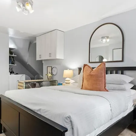 Studio Haven In Times Square & Nearby Restaurants